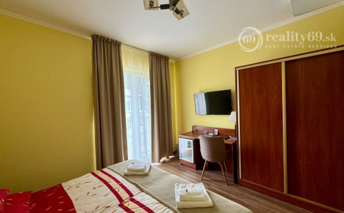 MAĎARSKO - MEZŐKÖVESD  PENZIÓN S 11 APARTMÁNMI, TERASA, ALTÁNOK, DETSKÉ IHRISKO, PARKING.