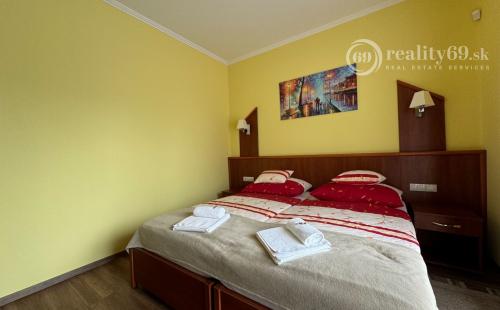 MAĎARSKO - MEZŐKÖVESD  PENZIÓN S 11 APARTMÁNMI, TERASA, ALTÁNOK, DETSKÉ IHRISKO, PARKING.