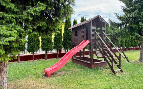 MAĎARSKO - MEZŐKÖVESD  PENZIÓN S 11 APARTMÁNMI, TERASA, ALTÁNOK, DETSKÉ IHRISKO, PARKING.