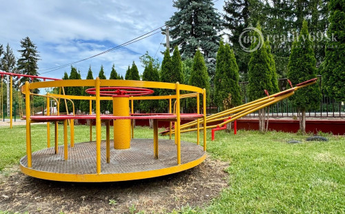 MAĎARSKO - MEZŐKÖVESD  PENZIÓN S 11 APARTMÁNMI, TERASA, ALTÁNOK, DETSKÉ IHRISKO, PARKING.