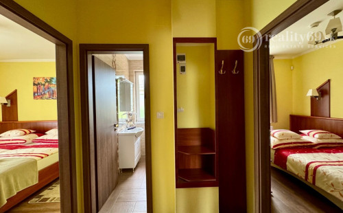 MAĎARSKO - MEZŐKÖVESD  PENZIÓN S 11 APARTMÁNMI, TERASA, ALTÁNOK, DETSKÉ IHRISKO, PARKING.