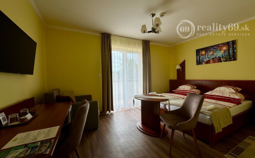 MAĎARSKO - MEZŐKÖVESD  PENZIÓN S 11 APARTMÁNMI, TERASA, ALTÁNOK, DETSKÉ IHRISKO, PARKING.