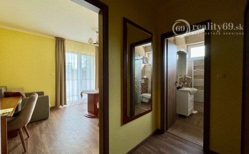 MAĎARSKO - MEZŐKÖVESD  PENZIÓN S 11 APARTMÁNMI, TERASA, ALTÁNOK, DETSKÉ IHRISKO, PARKING.