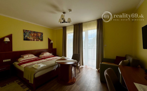 MAĎARSKO - MEZŐKÖVESD  PENZIÓN S 11 APARTMÁNMI, TERASA, ALTÁNOK, DETSKÉ IHRISKO, PARKING.