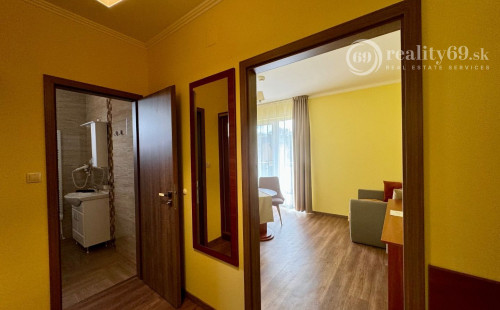 MAĎARSKO - MEZŐKÖVESD  PENZIÓN S 11 APARTMÁNMI, TERASA, ALTÁNOK, DETSKÉ IHRISKO, PARKING.