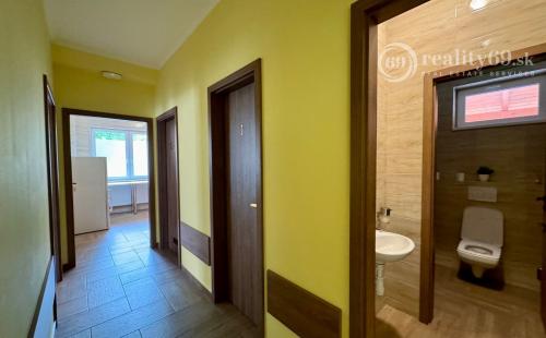 MAĎARSKO - MEZŐKÖVESD  PENZIÓN S 11 APARTMÁNMI, TERASA, ALTÁNOK, DETSKÉ IHRISKO, PARKING.