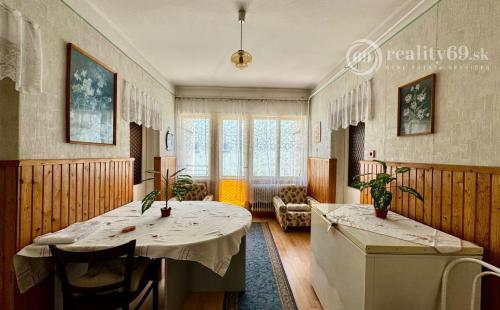 MAĎARSKO - SZALASZEND 5 IZBOVÝ RODINNÝ DOM 40 KM OD KOŠÍC