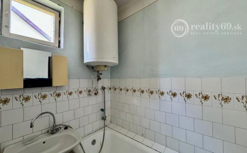 MAĎARSKO - SZALASZEND 5 IZBOVÝ RODINNÝ DOM 40 KM OD KOŠÍC