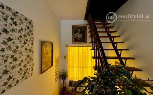 MAĎARSKO - SZALONNA 4 IZBOVÝ POSCHODOVÝ RODINNÝ DOM S VEĽKÝM POZEMKOM 2000 M2