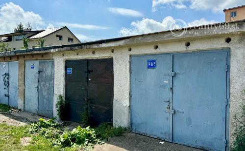 SEVER - GARÁŽ V OV, ČÁRSKEHO ZA PUMPOU OMV, PRI BYTEXE.