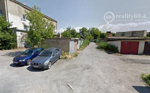 SEVER - GARÁŽ V OV, ČÁRSKEHO ZA PUMPOU OMV, PRI BYTEXE.