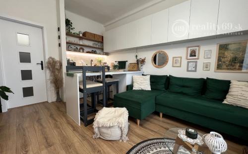 STARÉ MESTO - KOMENSKÉHO MODERNÝ 2,5 IZBOVÝ BYT, LODŽIA.