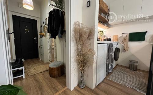 STARÉ MESTO - KOMENSKÉHO MODERNÝ 2,5 IZBOVÝ BYT, LODŽIA.