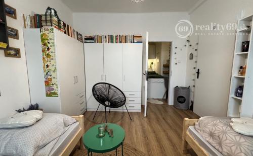 STARÉ MESTO - KOMENSKÉHO MODERNÝ 2,5 IZBOVÝ BYT, LODŽIA.