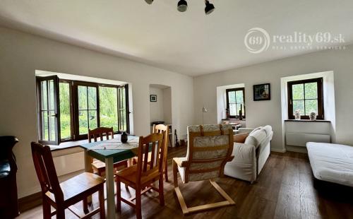 MAĎARSKO - KÉKED 3 IZBOVÁ CHALUPA -  RODINNÝ DOM S PEKNÝM POZEMKOM POHRANIČNÁ OBLASŤ.