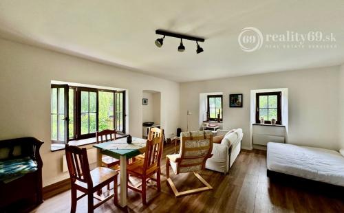 MAĎARSKO - KÉKED 3 IZBOVÁ CHALUPA -  RODINNÝ DOM S PEKNÝM POZEMKOM POHRANIČNÁ OBLASŤ.