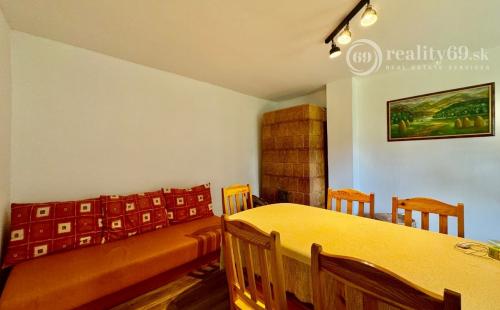 MAĎARSKO - KÉKED 3 IZBOVÁ CHALUPA -  RODINNÝ DOM S PEKNÝM POZEMKOM POHRANIČNÁ OBLASŤ.