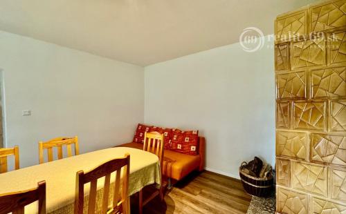 MAĎARSKO - KÉKED 3 IZBOVÁ CHALUPA -  RODINNÝ DOM S PEKNÝM POZEMKOM POHRANIČNÁ OBLASŤ.