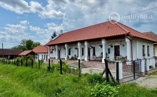 MAĎARSKO - BÓDVARÁKÓ ŠTÝLOVÝ STATOK VHODNÝ NA PENZIÓN- KOMPLETNÁ REKONŠTRUKCIA.