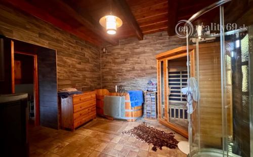 MAĎARSKO - BÓDVARÁKÓ ŠTÝLOVÝ STATOK VHODNÝ NA PENZIÓN- KOMPLETNÁ REKONŠTRUKCIA.