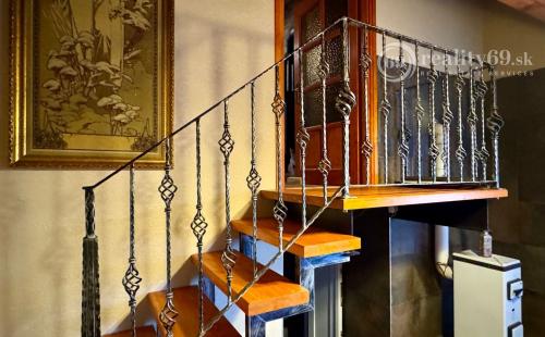 MAĎARSKO - BÓDVARÁKÓ ŠTÝLOVÝ STATOK VHODNÝ NA PENZIÓN- KOMPLETNÁ REKONŠTRUKCIA.