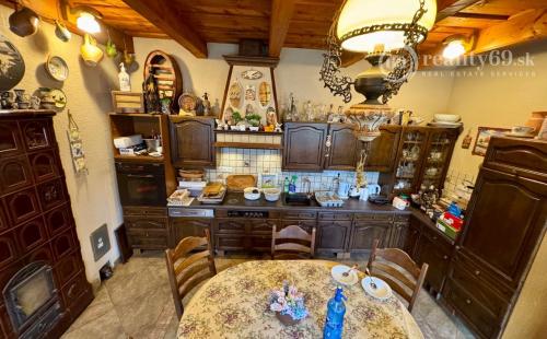 MAĎARSKO - BÓDVARÁKÓ ŠTÝLOVÝ STATOK VHODNÝ NA PENZIÓN- KOMPLETNÁ REKONŠTRUKCIA.