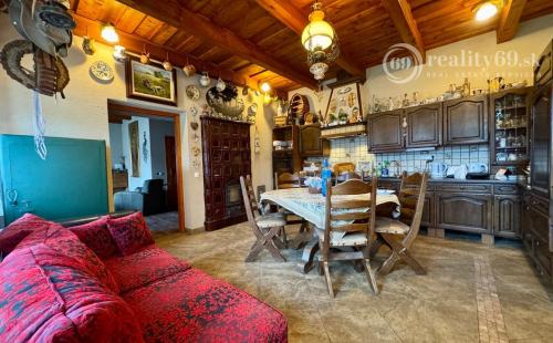 MAĎARSKO - BÓDVARÁKÓ ŠTÝLOVÝ STATOK VHODNÝ NA PENZIÓN- KOMPLETNÁ REKONŠTRUKCIA.