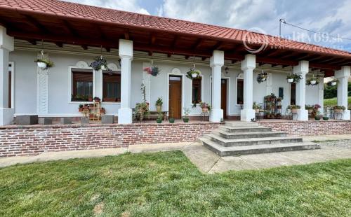 MAĎARSKO - BÓDVARÁKÓ ŠTÝLOVÝ STATOK VHODNÝ NA PENZIÓN- KOMPLETNÁ REKONŠTRUKCIA.