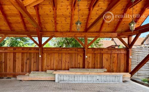 MAĎARSKO - BÓDVARÁKÓ ŠTÝLOVÝ STATOK VHODNÝ NA PENZIÓN- KOMPLETNÁ REKONŠTRUKCIA.