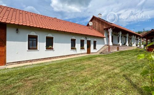 MAĎARSKO - BÓDVARÁKÓ ŠTÝLOVÝ STATOK VHODNÝ NA PENZIÓN- KOMPLETNÁ REKONŠTRUKCIA.