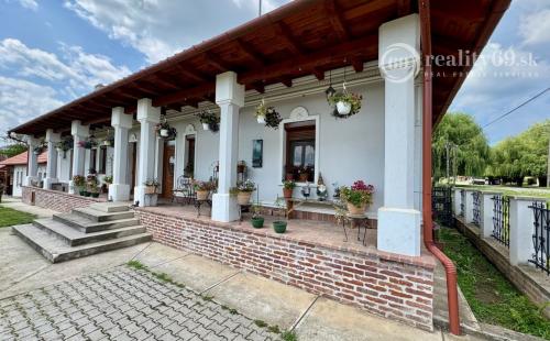 MAĎARSKO - BÓDVARÁKÓ ŠTÝLOVÝ STATOK VHODNÝ NA PENZIÓN- KOMPLETNÁ REKONŠTRUKCIA.