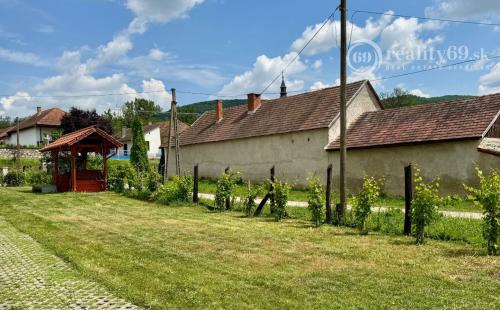 MAĎARSKO - BÓDVARÁKÓ ŠTÝLOVÝ STATOK VHODNÝ NA PENZIÓN- KOMPLETNÁ REKONŠTRUKCIA.