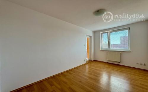 JUH - TÁBORSKA 3 IZBOVÝ BYT 80 M2 SO ZÁHRADOU A PARKOVACÍM MIESTOM.