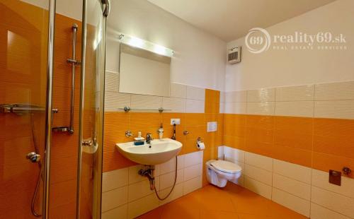 JUH - TÁBORSKA 3 IZBOVÝ BYT 80 M2 SO ZÁHRADOU A PARKOVACÍM MIESTOM.