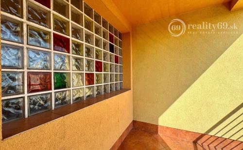 JUH - TÁBORSKA 3 IZBOVÝ BYT 80 M2 SO ZÁHRADOU A PARKOVACÍM MIESTOM.