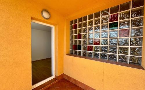 JUH - TÁBORSKA 3 IZBOVÝ BYT 80 M2 SO ZÁHRADOU A PARKOVACÍM MIESTOM.