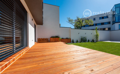 JUH - LUXUSNÁ NOVOSTAVBA 5 IZBOVÉHO RD V TOP LOKALITE.