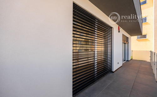 JUH - LUXUSNÁ NOVOSTAVBA 5 IZBOVÉHO RD V TOP LOKALITE.