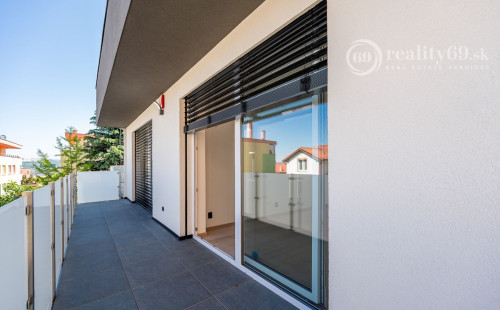 JUH - LUXUSNÁ NOVOSTAVBA 5 IZBOVÉHO RD V TOP LOKALITE.