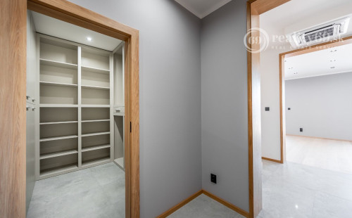 JUH - LUXUSNÁ NOVOSTAVBA 5 IZBOVÉHO RD V TOP LOKALITE.