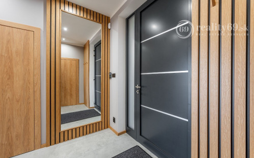 JUH - LUXUSNÁ NOVOSTAVBA 5 IZBOVÉHO RD V TOP LOKALITE.