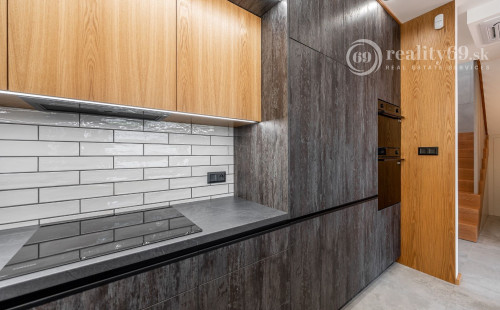 JUH - LUXUSNÁ NOVOSTAVBA 5 IZBOVÉHO RD V TOP LOKALITE.