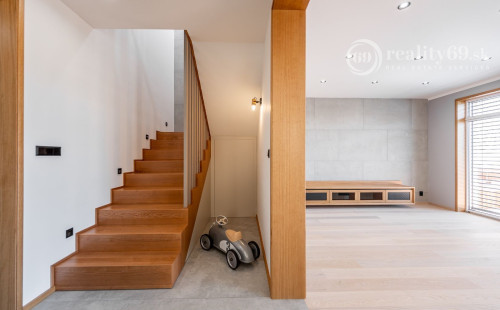 JUH - LUXUSNÁ NOVOSTAVBA 5 IZBOVÉHO RD V TOP LOKALITE.