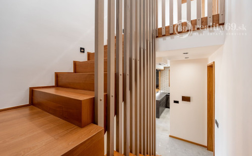 JUH - LUXUSNÁ NOVOSTAVBA 5 IZBOVÉHO RD V TOP LOKALITE.