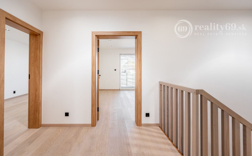 JUH - LUXUSNÁ NOVOSTAVBA 5 IZBOVÉHO RD V TOP LOKALITE.