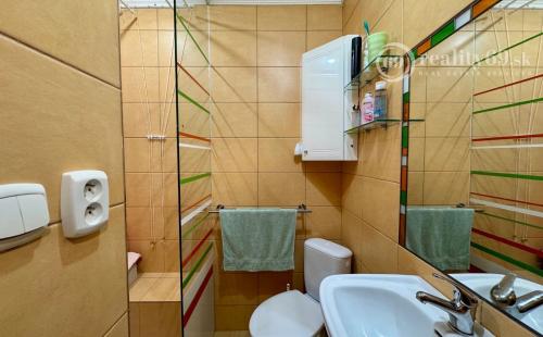 TERASA - RUŽÍNSKA GARSÓNKA V SUPER STAVE PO REKONŠTRUKCII.