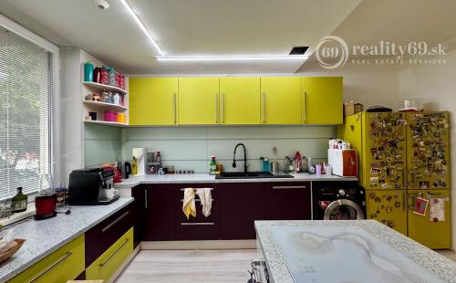 STARÉ MESTO - KOMENSKÉHO SUPER 3 IZBOVÝ TEHLOVÝ BYT 120 M2.