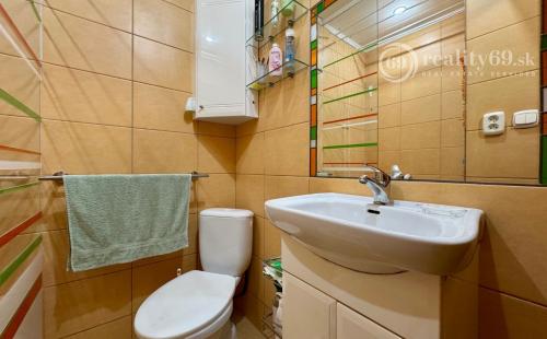 TERASA - RUŽÍNSKA GARSÓNKA V SUPER STAVE PO REKONŠTRUKCII.