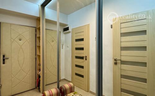 STARÉ MESTO - KOMENSKÉHO SUPER 3 IZBOVÝ TEHLOVÝ BYT 120 M2.