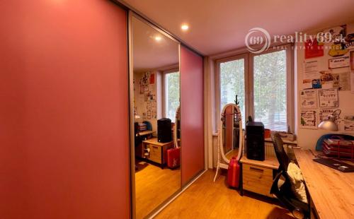 STARÉ MESTO - KOMENSKÉHO SUPER 3 IZBOVÝ TEHLOVÝ BYT 120 M2.